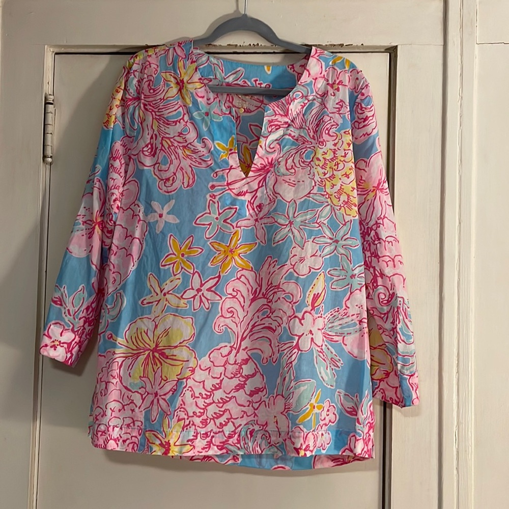 Lilly Pulitzer tunic sz xl. like new. Beautiful floral/ pineapple print.